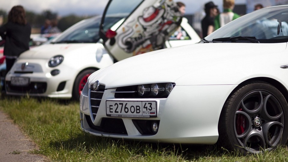 Alfa Romeo Spider white