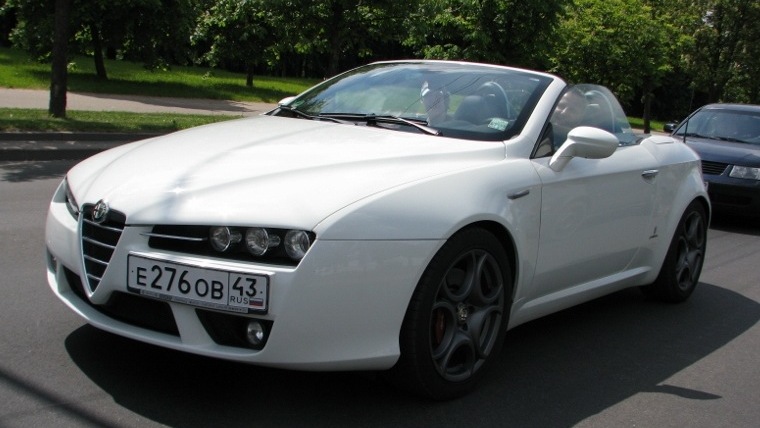 Alfa Romeo Spider white