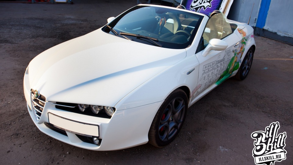 Alfa Romeo Spider white