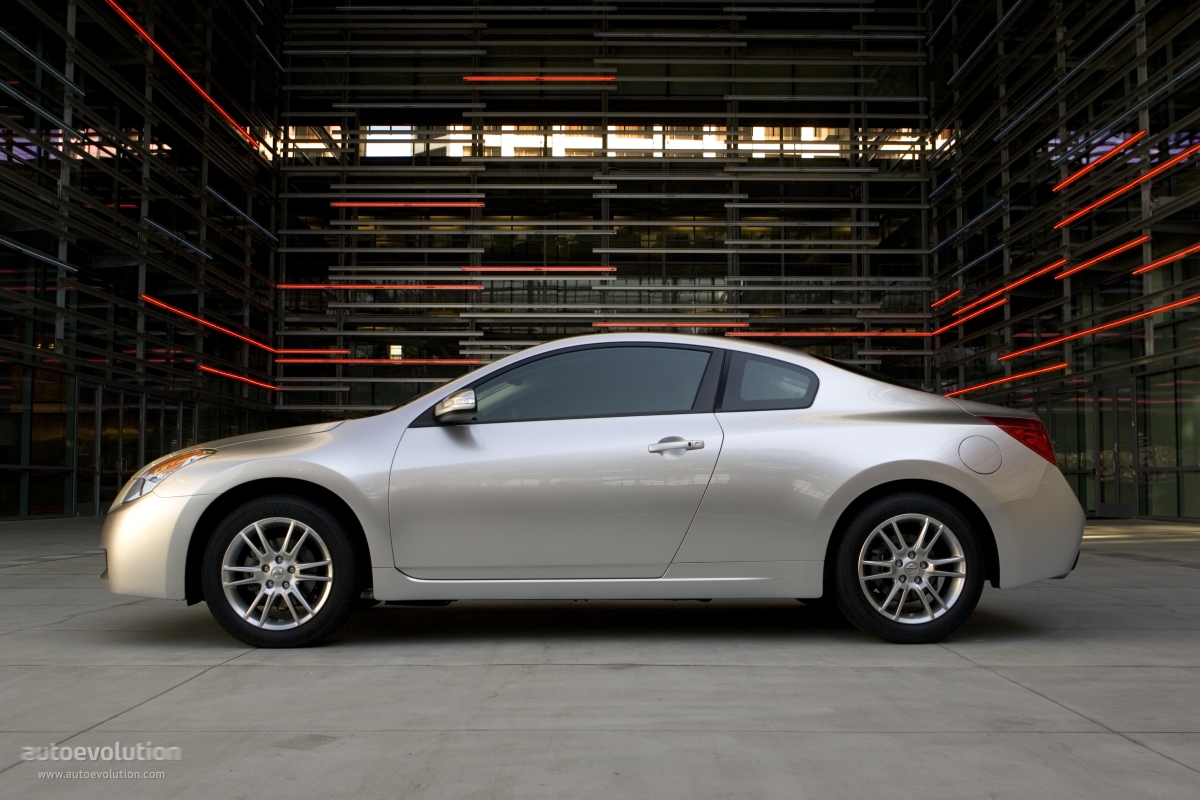 Nissan Altima Coupe 2012