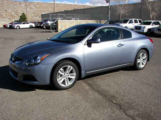 Nissan Altima Coupe 2012