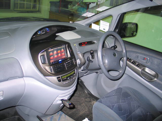 Toyota Estima 2.4