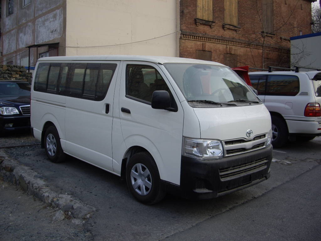 Toyota Hiace 2011